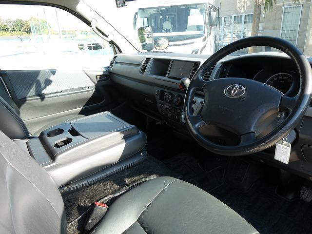 ハイエースコミューター 　福祉車両　ウェルキャブ　Ｄタイプ　車いす４基固定　リアリフト　車いす電動固定装置　電動サイドステップ　パナソニックメモリーナビ　バックカメラ　フルセグ（16枚目）