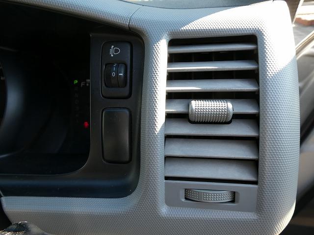 ハイエースコミューター 　福祉車両　ウェルキャブ　Ｄタイプ　車いす４基固定　リアリフト　車いす電動固定装置　電動サイドステップ　パナソニックメモリーナビ　バックカメラ　フルセグ（20枚目）