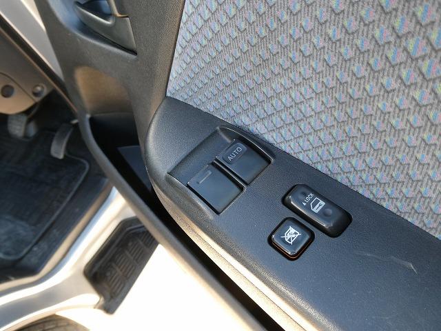 ハイエースコミューター 　福祉車両　ウェルキャブ　Ｄタイプ　車いす４基固定　リアリフト　車いす電動固定装置　電動サイドステップ　パナソニックメモリーナビ　バックカメラ　フルセグ（21枚目）