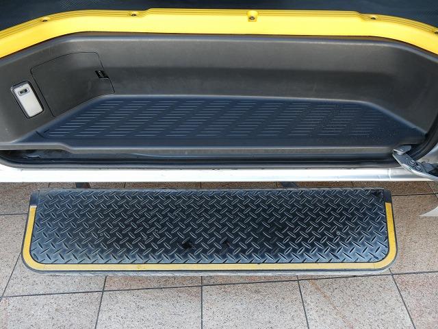 ハイエースコミューター 　福祉車両　ウェルキャブ　Ｄタイプ　車いす４基固定　リアリフト　車いす電動固定装置　電動サイドステップ　パナソニックメモリーナビ　バックカメラ　フルセグ（25枚目）