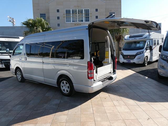 ハイエースコミューター 　福祉車両　ウェルキャブ　Ｄタイプ　車いす４基固定　リアリフト　車いす電動固定装置　電動サイドステップ　パナソニックメモリーナビ　バックカメラ　フルセグ（28枚目）
