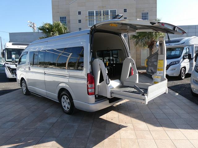 ハイエースコミューター 　福祉車両　ウェルキャブ　Ｄタイプ　車いす４基固定　リアリフト　車いす電動固定装置　電動サイドステップ　パナソニックメモリーナビ　バックカメラ　フルセグ（29枚目）