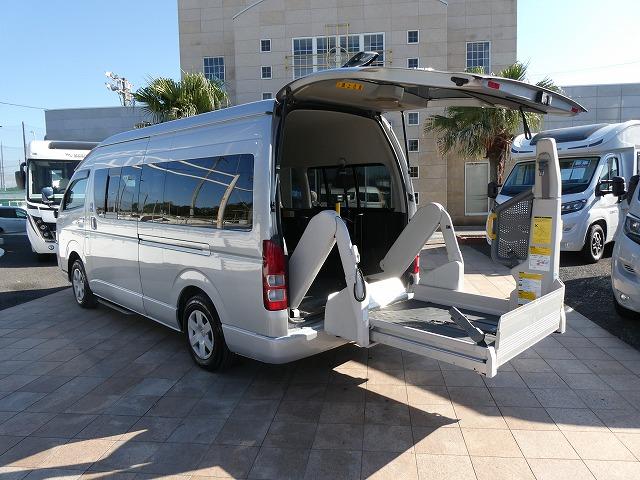 ハイエースコミューター 　福祉車両　ウェルキャブ　Ｄタイプ　車いす４基固定　リアリフト　車いす電動固定装置　電動サイドステップ　パナソニックメモリーナビ　バックカメラ　フルセグ（31枚目）