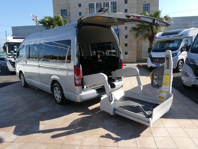 ハイエースコミューター 　福祉車両　ウェルキャブ　Ｄタイプ　車いす４基固定　リアリフト　車いす電動固定装置　電動サイドステップ　パナソニックメモリーナビ　バックカメラ　フルセグ（32枚目）