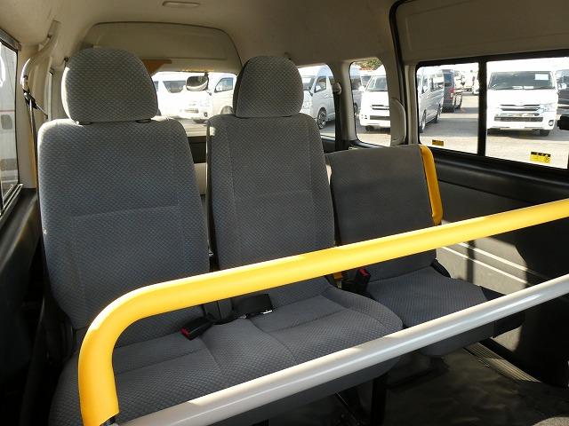 ハイエースコミューター 　福祉車両　ウェルキャブ　Ｂタイプ　車いす２基固定　リアリフト　車いす電動固定装置　電動サイドステップ　１０人乗り　パナソニックメモリーナビ　バックカメラ　フルセグ（14枚目）