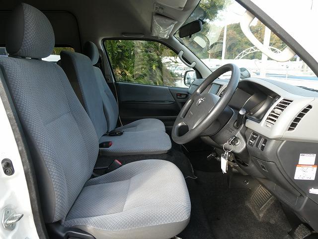 ハイエースコミューター 　福祉車両　ウェルキャブ　Ｂタイプ　車いす２基固定　リアリフト　車いす電動固定装置　電動サイドステップ　１０人乗り　パナソニックメモリーナビ　バックカメラ　フルセグ（15枚目）