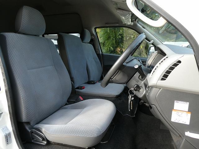 ハイエースコミューター 　福祉車両　ウェルキャブ　Ｂタイプ　車いす２基固定　リアリフト　車いす電動固定装置　電動サイドステップ　１０人乗り　パナソニックメモリーナビ　バックカメラ　フルセグ（16枚目）