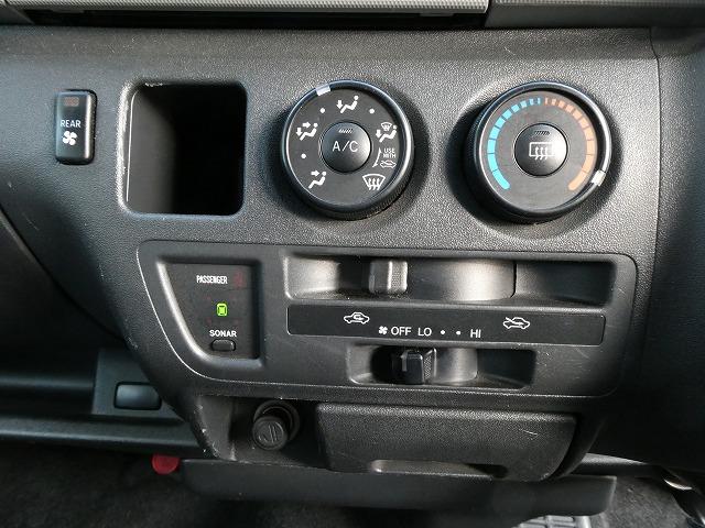 ハイエースコミューター 　福祉車両　ウェルキャブ　Ｂタイプ　車いす２基固定　リアリフト　車いす電動固定装置　電動サイドステップ　１０人乗り　パナソニックメモリーナビ　バックカメラ　フルセグ（21枚目）