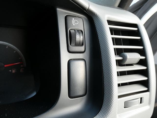 ハイエースコミューター 　福祉車両　ウェルキャブ　Ｂタイプ　車いす２基固定　リアリフト　車いす電動固定装置　電動サイドステップ　１０人乗り　パナソニックメモリーナビ　バックカメラ　フルセグ（24枚目）