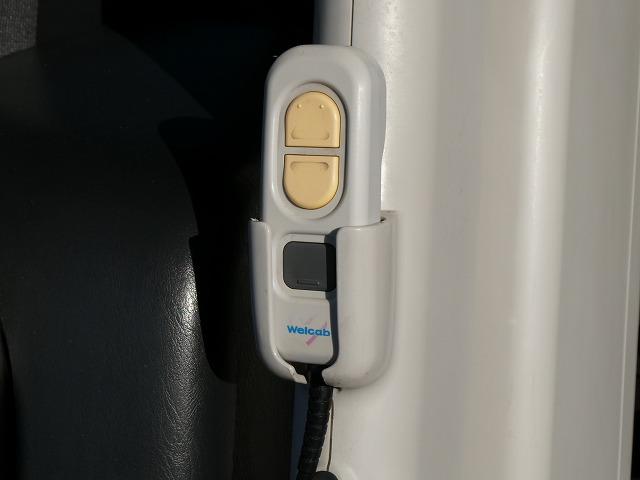 ハイエースコミューター 　福祉車両　ウェルキャブ　Ｂタイプ　車いす２基固定　リアリフト　車いす電動固定装置　電動サイドステップ　１０人乗り　パナソニックメモリーナビ　バックカメラ　フルセグ（25枚目）