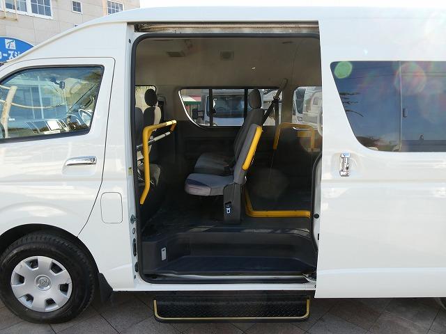 ハイエースコミューター 　福祉車両　ウェルキャブ　Ｂタイプ　車いす２基固定　リアリフト　車いす電動固定装置　電動サイドステップ　１０人乗り　パナソニックメモリーナビ　バックカメラ　フルセグ（28枚目）
