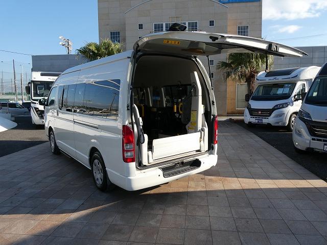 ハイエースコミューター 　福祉車両　ウェルキャブ　Ｂタイプ　車いす２基固定　リアリフト　車いす電動固定装置　電動サイドステップ　１０人乗り　パナソニックメモリーナビ　バックカメラ　フルセグ（29枚目）