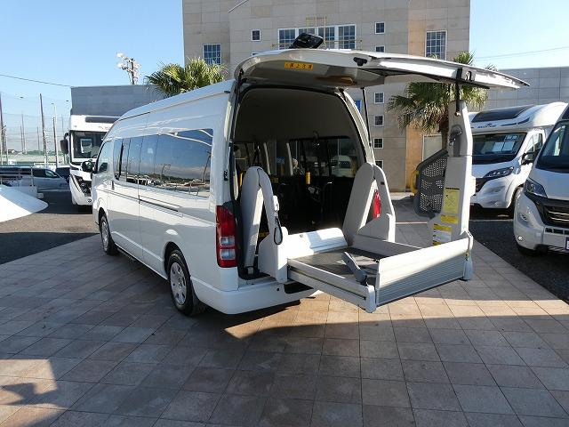 ハイエースコミューター 　福祉車両　ウェルキャブ　Ｂタイプ　車いす２基固定　リアリフト　車いす電動固定装置　電動サイドステップ　１０人乗り　パナソニックメモリーナビ　バックカメラ　フルセグ（32枚目）