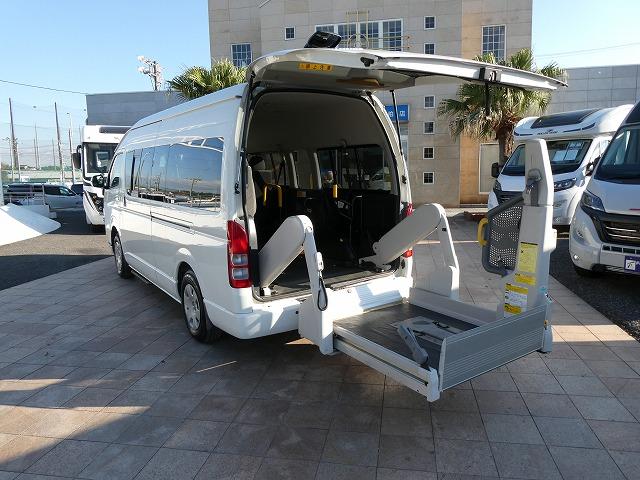 ハイエースコミューター 　福祉車両　ウェルキャブ　Ｂタイプ　車いす２基固定　リアリフト　車いす電動固定装置　電動サイドステップ　１０人乗り　パナソニックメモリーナビ　バックカメラ　フルセグ（33枚目）