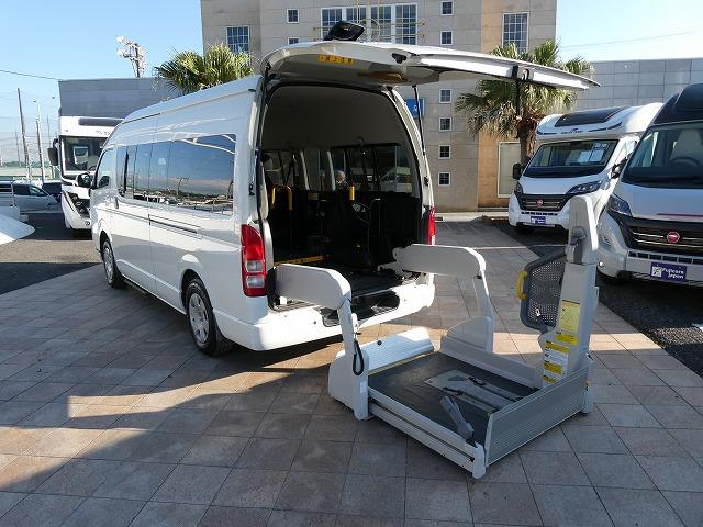 ハイエースコミューター 　福祉車両　ウェルキャブ　Ｂタイプ　車いす２基固定　リアリフト　車いす電動固定装置　電動サイドステップ　１０人乗り　パナソニックメモリーナビ　バックカメラ　フルセグ（34枚目）
