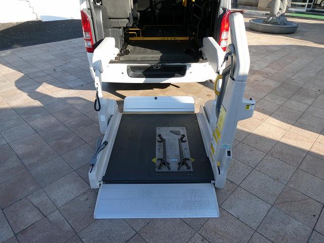 ハイエースコミューター 　福祉車両　ウェルキャブ　Ｂタイプ　車いす２基固定　リアリフト　車いす電動固定装置　電動サイドステップ　１０人乗り　パナソニックメモリーナビ　バックカメラ　フルセグ（36枚目）