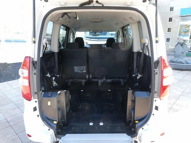 ノア Si 福祉車両 ウェルキャブ スロープ サードシート無し 8ナンバー車いす移動車 6人乗り 電動ウインチ リア車高降下装置 両側電動スライドドア ETC HIDヘッドライト(2枚目)
