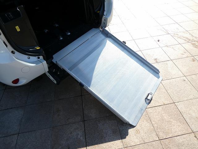 ノア Si 福祉車両 ウェルキャブ スロープ サードシート無し 8ナンバー車いす移動車 6人乗り 電動ウインチ リア車高降下装置 両側電動スライドドア ETC HIDヘッドライト(30枚目)