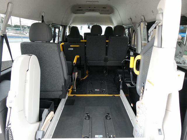 ハイエースバン 　福祉車両　ウェルキャブ　Ｂタイプ　リアリフト　車いす２基固定　１０人乗り　車いす電動固定装置　電動サイドステップ　前後ドライブレコーダー（2枚目）