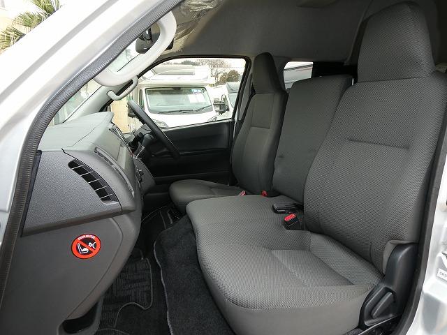 ハイエースバン 　福祉車両　ウェルキャブ　Ｂタイプ　リアリフト　車いす２基固定　１０人乗り　車いす電動固定装置　電動サイドステップ　前後ドライブレコーダー（4枚目）