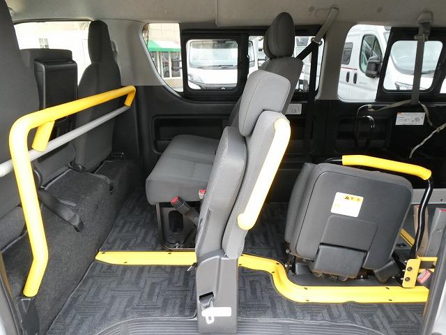 ハイエースバン 　福祉車両　ウェルキャブ　Ｂタイプ　リアリフト　車いす２基固定　１０人乗り　車いす電動固定装置　電動サイドステップ　前後ドライブレコーダー（8枚目）