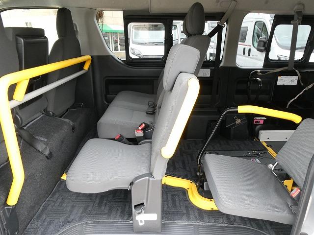 ハイエースバン 　福祉車両　ウェルキャブ　Ｂタイプ　リアリフト　車いす２基固定　１０人乗り　車いす電動固定装置　電動サイドステップ　前後ドライブレコーダー（9枚目）