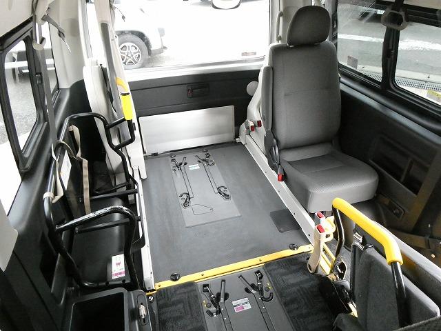 ハイエースバン 　福祉車両　ウェルキャブ　Ｂタイプ　リアリフト　車いす２基固定　１０人乗り　車いす電動固定装置　電動サイドステップ　前後ドライブレコーダー（15枚目）