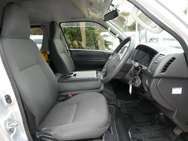 ハイエースバン 　福祉車両　ウェルキャブ　Ｂタイプ　リアリフト　車いす２基固定　１０人乗り　車いす電動固定装置　電動サイドステップ　前後ドライブレコーダー（16枚目）