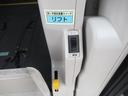 　福祉車両　ウェルキャブ　Ｄタイプ　車いす４基固定　１０人乗り　車いす電動固定装置　電動サイドステップ　リアリフト　車いす移動車　バックカメラ（27枚目）