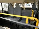 ハイエースコミューター 　福祉車両　ウェルキャブ　Ｂタイプ　車いす２基固定　リアリフト　車いす電動固定装置　電動サイドステップ　１０人乗り　パナソニックメモリーナビ　バックカメラ　フルセグ（6枚目）