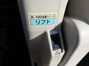 　福祉車両　ウェルキャブ　Ｂタイプ　車いす２基固定　リアリフト　車いす電動固定装置　電動サイドステップ　１０人乗り　パナソニックメモリーナビ　バックカメラ　フルセグ（26枚目）