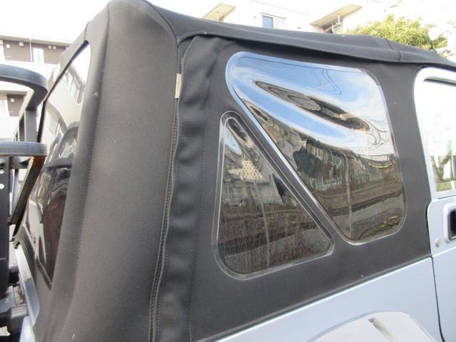 ジープ・ラングラー スポーツ 5速マニュアル リフトアップ 社外フェンダー 社外ホイール&マッドタイヤBestop Twill生地幌(6枚目)