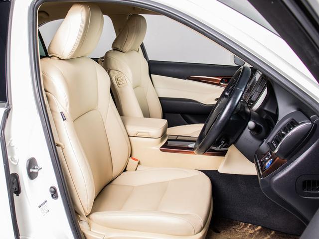 ロイヤルサルーン 新品本革シート ワンオーナー 禁煙車 プリクラッシュセーフティ レーダークルーズ HDDマルチ フルセグ Bluetooth機能 DVD再生(16枚目)