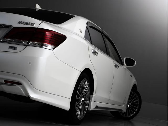 クラウンマジェスタ Ｆバージョン　後期型（禁煙車）（黒本革シート）（オプション１８インチアルミ）（フルエアロ）（パノラミックビューモニター）衝突軽減ブレーキ　踏み間違い防止機能　レーダークルーズ　ＢＳＭ　アダプティブハイビーム（27枚目）