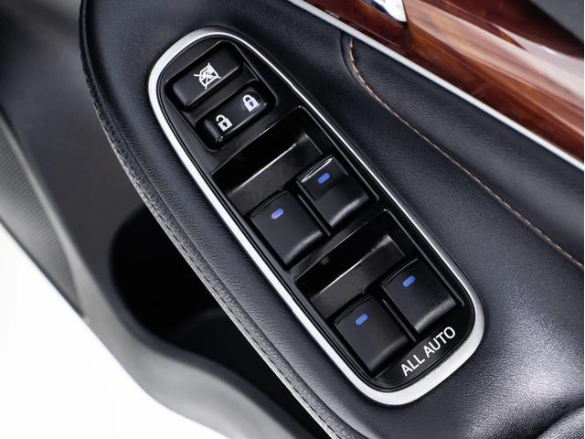 クラウンマジェスタ Ｆバージョン　後期型（禁煙車）（黒本革シート）（オプション１８インチアルミ）（フルエアロ）（パノラミックビューモニター）衝突軽減ブレーキ　踏み間違い防止機能　レーダークルーズ　ＢＳＭ　アダプティブハイビーム（41枚目）