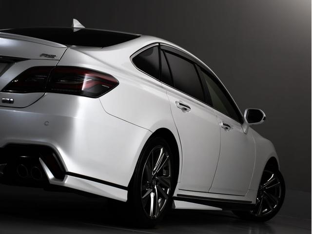 クラウンハイブリッド ＲＳアドバンス　後期型（サンルーフ）（ＴＲＤエアロ）（パノラミックビューモニター）（黒本革シート）セーフティセンス　衝突軽減ブレーキ　踏み間違い防止機能　車線逸脱抑制ＬＴＡ　レーダークルーズ　デジタルインナーミラー（27枚目）