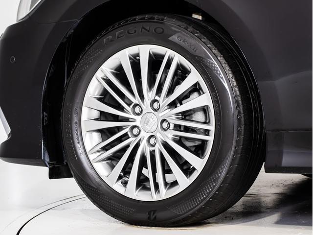 クラウンハイブリッド ロイヤルサルーンＧ　後期型（禁煙車）（本革シート）（オプション１７インチＡＷ）（セーフティセンス）衝突軽減ブレーキ　踏み間違い防止機能　車線逸脱抑制ＬＤＡ　レーダークルーズ　ＢＳＭ　後席ＶＩＰ　シートメモリー　エアシート（21枚目）