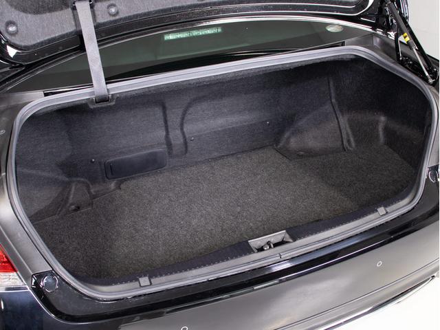 クラウンマジェスタ Ｆバージョン　後期型（黒本革シート）（パノラミックビューモニター）（フルエアロ）衝突軽減ブレーキ　踏み間違い防止機能　レーダークルーズ　ＢＳＭ　アダプティブハイビーム　イージークローザー　Ｂｌｕｅｔｏｏｔｈ（30枚目）