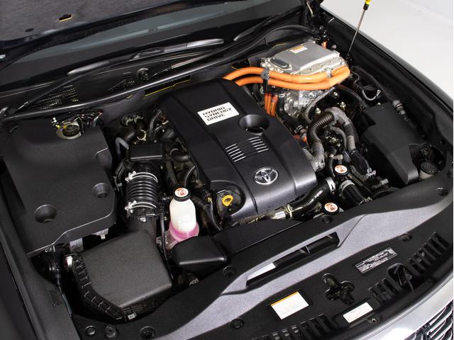 クラウンハイブリッド ロイヤルサルーンＧ　後期型（禁煙車）（トヨタセーフティセンス）（リヤオートエアコン）衝突軽減ブレーキ　車線逸脱抑制ＬＤＡ　アダプティブハイビーム　シートメモリー　ＢＳＭ　Ｂｌｕｅｔｏｏｔｈ対応　レギュラーガソリン仕様（28枚目）