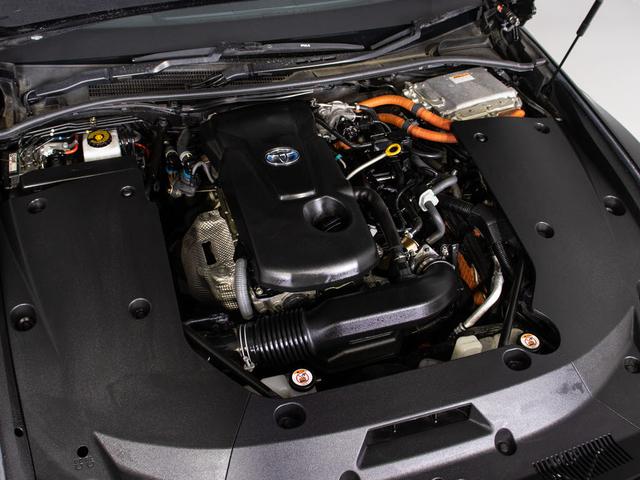 クラウンハイブリッド Ｓ　Ｃパッケージ　Ｆｏｕｒ　（４ＷＤ）（黒本革シート）（トヨタセーフティセンス）衝突軽減ブレーキ　踏み間違い防止機能　レーダークルーズ　ＢＳＭ　オートマチックハイビーム　エアシート　シートヒーター　点検記録簿１３枚　ＳＤマルチ（30枚目）