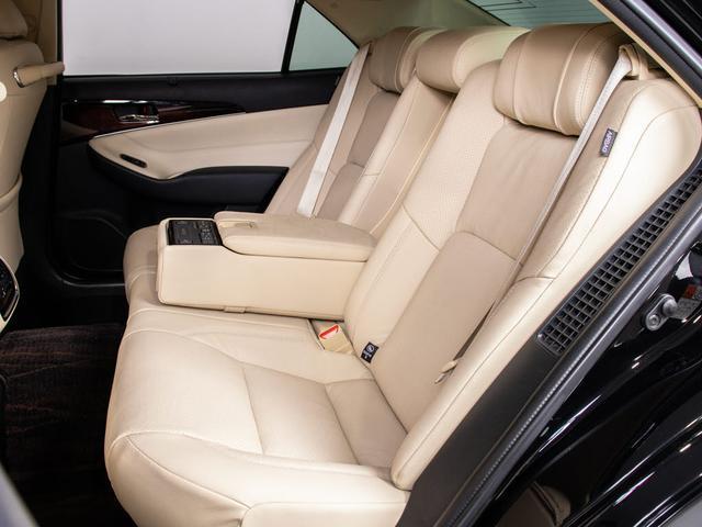 クラウンハイブリッド ロイヤルサルーンＧ　後期型（禁煙車）（ベージュ本革シート）（リヤオートエアコン）Ｂｌｕｅｔｏｏｔｈ対応　レギュラーガソリン仕様　クリアランスソナー　アダプティブハイビーム　ＢＳＭ　シートメモリー　ＳＤマルチ　バックカメラ（6枚目）