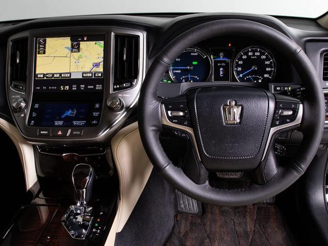 クラウンハイブリッド ロイヤルサルーンＧ　後期型（禁煙車）（ベージュ本革シート）（リヤオートエアコン）Ｂｌｕｅｔｏｏｔｈ対応　レギュラーガソリン仕様　クリアランスソナー　アダプティブハイビーム　ＢＳＭ　シートメモリー　ＳＤマルチ　バックカメラ（32枚目）