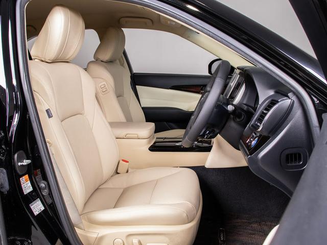 クラウンハイブリッド ロイヤルサルーンＧ　後期型（禁煙車）（ベージュ本革シート）（リヤオートエアコン）Ｂｌｕｅｔｏｏｔｈ対応　レギュラーガソリン仕様　クリアランスソナー　アダプティブハイビーム　ＢＳＭ　シートメモリー　ＳＤマルチ　バックカメラ（33枚目）