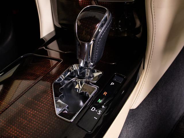 クラウンハイブリッド ロイヤルサルーンＧ　後期型（禁煙車）（ベージュ本革シート）（リヤオートエアコン）Ｂｌｕｅｔｏｏｔｈ対応　レギュラーガソリン仕様　クリアランスソナー　アダプティブハイビーム　ＢＳＭ　シートメモリー　ＳＤマルチ　バックカメラ（47枚目）