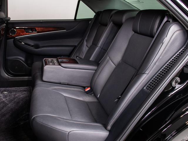 クラウンマジェスタ Ｆバージョン　（禁煙車）（プレミアムサウンド）（黒本革シート）（オプション１８インチアルミ）（フルエアロ）衝突軽減ブレーキ　踏み間違い防止機能　レーダークルーズ　ＢＳＭ　アダプティブハイビーム　　Ｂｌｕｅｔｏｏｔｈ（9枚目）