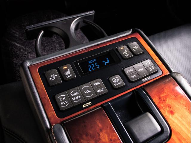 クラウンマジェスタ Ｆバージョン　（禁煙車）（プレミアムサウンド）（黒本革シート）（オプション１８インチアルミ）（フルエアロ）衝突軽減ブレーキ　踏み間違い防止機能　レーダークルーズ　ＢＳＭ　アダプティブハイビーム　　Ｂｌｕｅｔｏｏｔｈ（10枚目）