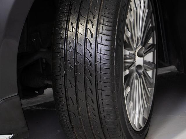 クラウンマジェスタ Ｆバージョン　（禁煙車）（プレミアムサウンド）（黒本革シート）（オプション１８インチアルミ）（フルエアロ）衝突軽減ブレーキ　踏み間違い防止機能　レーダークルーズ　ＢＳＭ　アダプティブハイビーム　　Ｂｌｕｅｔｏｏｔｈ（33枚目）