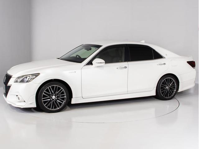 クラウンハイブリッド アスリートＳ　（黒本革シート）（スパッタリング１８インチアルミ）（フルエアロ）（ＴＲＤ）（新品タイヤ）（社外マフラー）レギュラーガソリン仕様　Ｂｌｕｅｔｏｏｔｈ対応　ＨＤＤマルチナビ　シート＆ステアリングヒーター（11枚目）