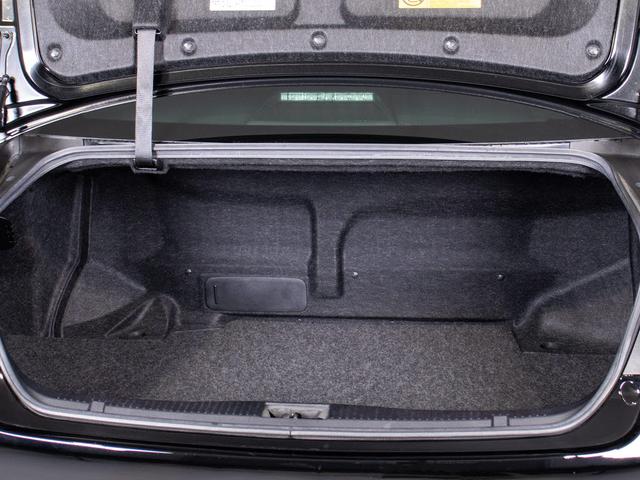 クラウンハイブリッド ロイヤルサルーンＧ　後期型（禁煙車）（プレミアムサウンド）（パノラミックビューモニター）（フラクセン本革シート）（リヤオートエアコン機能）（衝突軽減ブレーキ）（踏み間違い防止機能）レーダークルーズ　ＢＳＭ　ＳＤマルチナビ（31枚目）