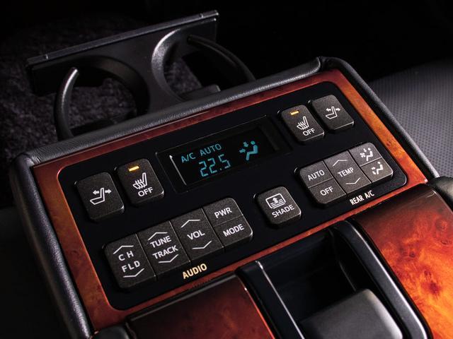 クラウンマジェスタ Ｆバージョン　後期型（黒本革シート）（オプション１８インチアルミ）（フルエアロ）（点検記録簿６枚）衝突軽減ブレーキ　踏み間違い防止機能　レーダークルーズ　ＢＳＭ　イージークローザー　後席ＶＩＰ　パーキングアシスト（8枚目）